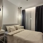 아파트 Towarowa Global Apartment, Free Parking, Air-conditioning, Self Check-in 24h