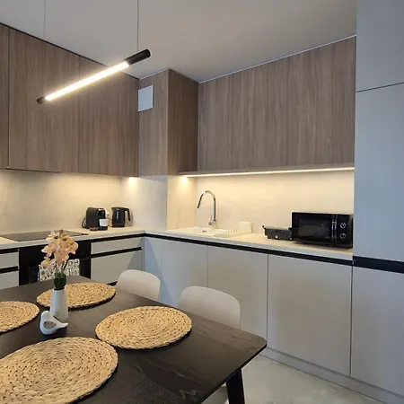 Towarowa Global Apartment, Free Parking, Air-conditioning, Self Check-in 24h * Познань